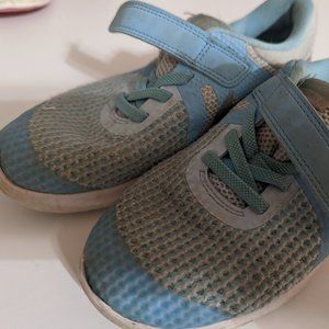 Nike tennis shoes